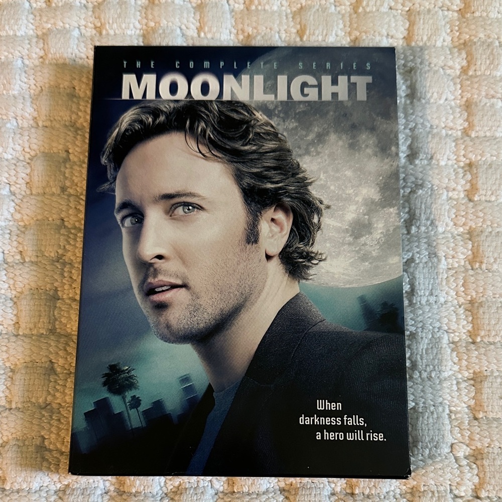 Moonlight The Complete Series 4-Disc 16-Episode DVD Set